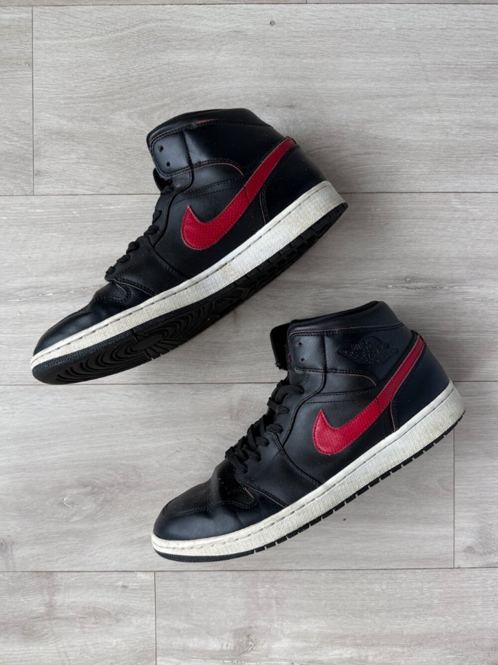 Nike Air Jordan 1 Retro Mid Black Leather 12